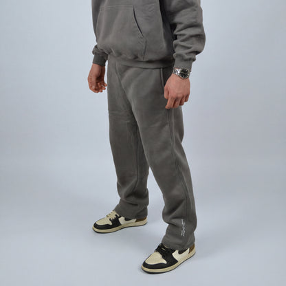 DELUSIONAL DREAMS sweatpants