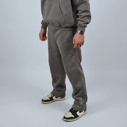 DELUSIONAL DREAMS sweatpants