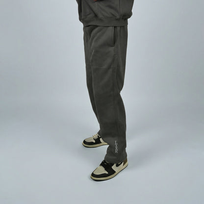 DELUSIONAL DREAMS sweatpants